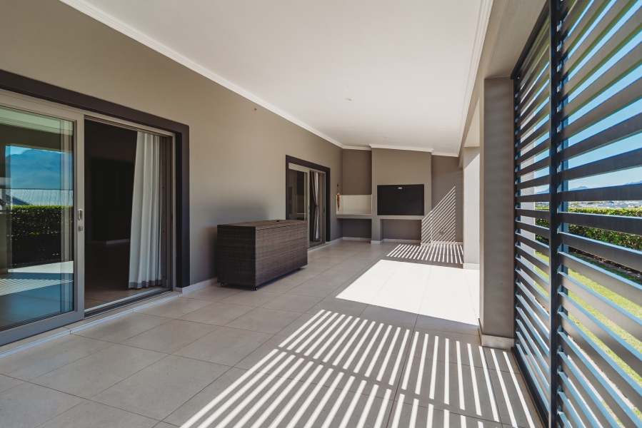 4 Bedroom Property for Sale in Kraaibosch Manor Western Cape